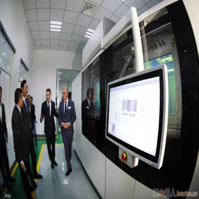 造船“神器”！大型金屬3D打印機落戶江科大